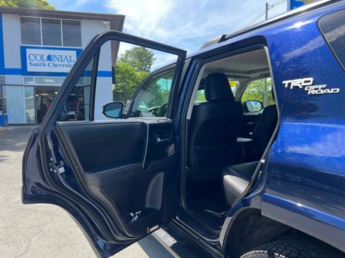 Used 2021 Toyota 4Runner TRD Off-Road Premium w/ Moonroof Package AWD/4WD image 32