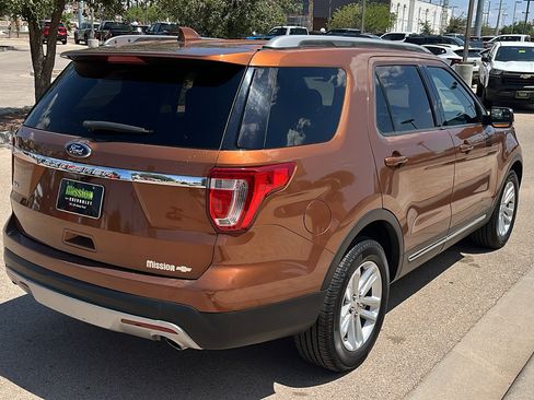 Used 2017 Ford Explorer XLT FWD image 8