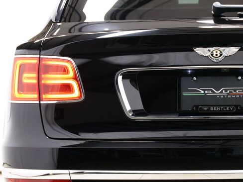 Used 2019 Bentley Bentayga AWD/4WD image 74