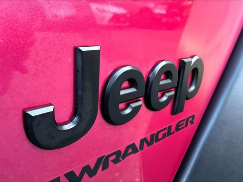 Used 2024 Jeep Wrangler Unlimited Sport AWD/4WD image 29