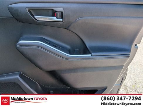 Certified 2024 Toyota Highlander XLE AWD/4WD image 35