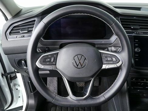 Certified 2022 Volkswagen Tiguan SE image 7