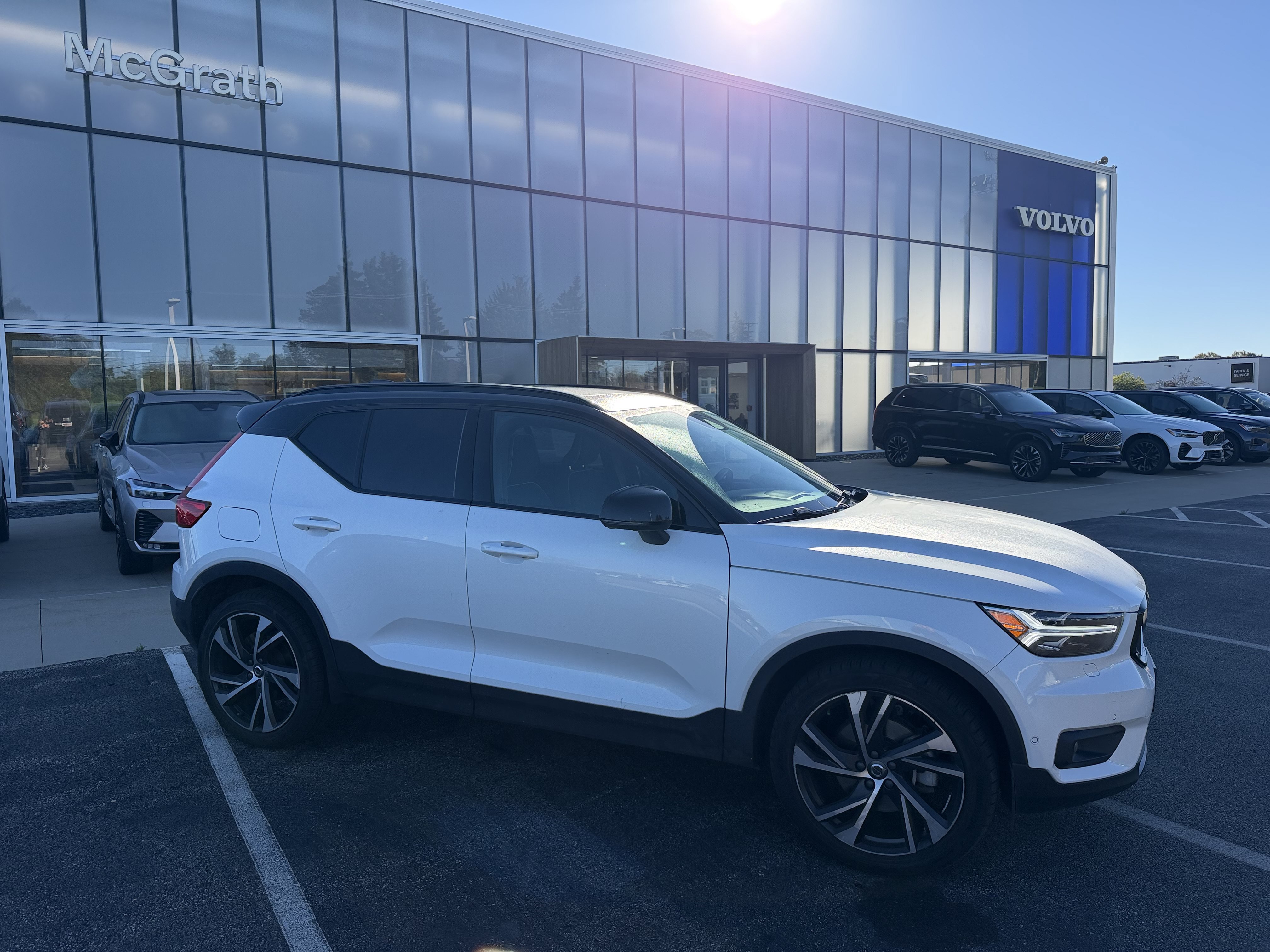Used 2021 Volvo XC40 T5 R-Design w/ Protection Package AWD/4WD image 3