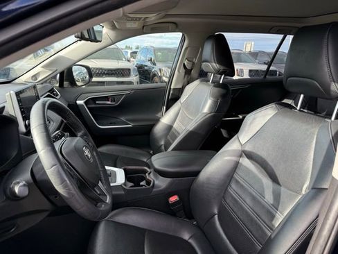 Used 2019 Toyota RAV4 Limited image 11
