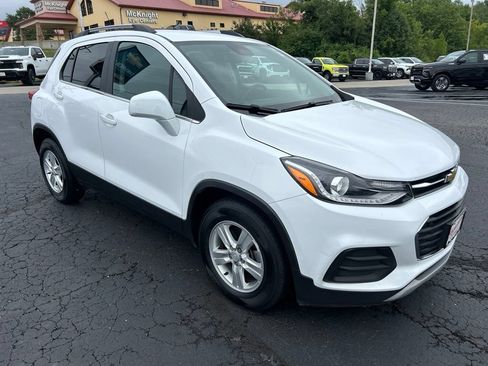 Used 2020 Chevrolet Trax LT FWD image 3