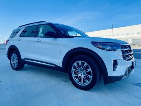 New 2025 Ford Explorer Active w/ Active Comfort Package image 3