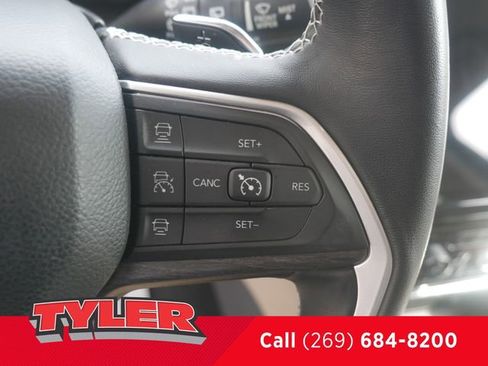 Certified 2022 Jeep Grand Cherokee Limited w/ Luxury Tech Group II image 29