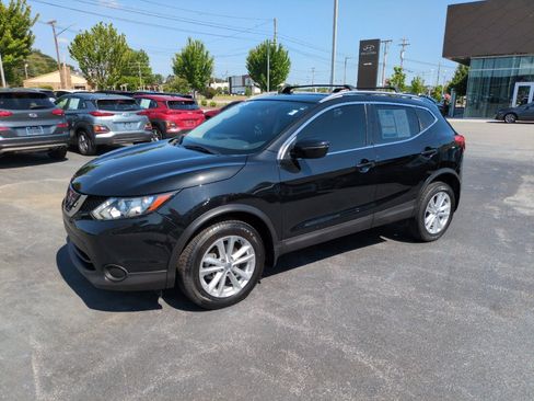 Used 2018 Nissan Rogue Sport SV FWD image 3