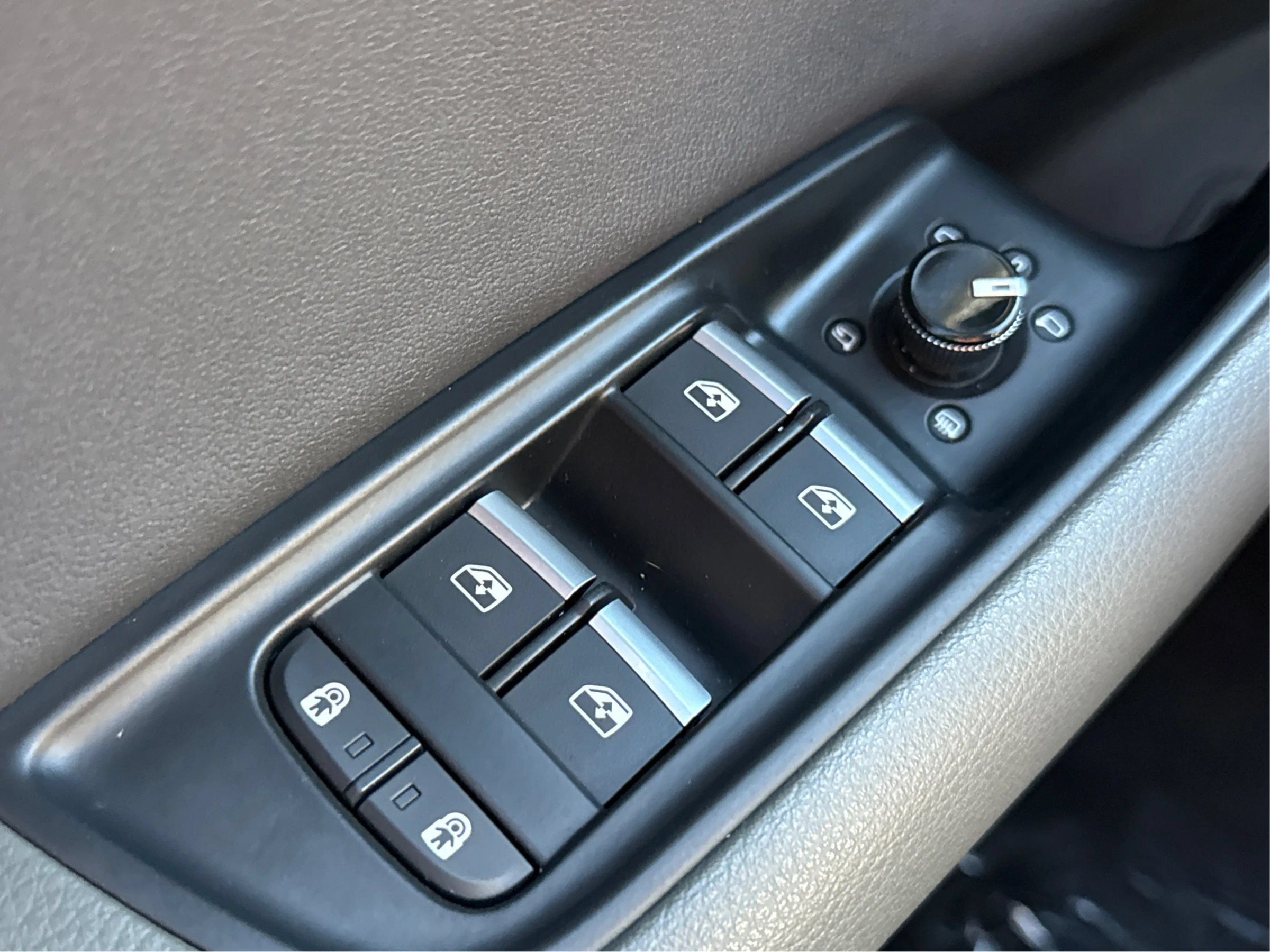 Used 2019 Audi Q8 Premium Plus AWD/4WD image 38