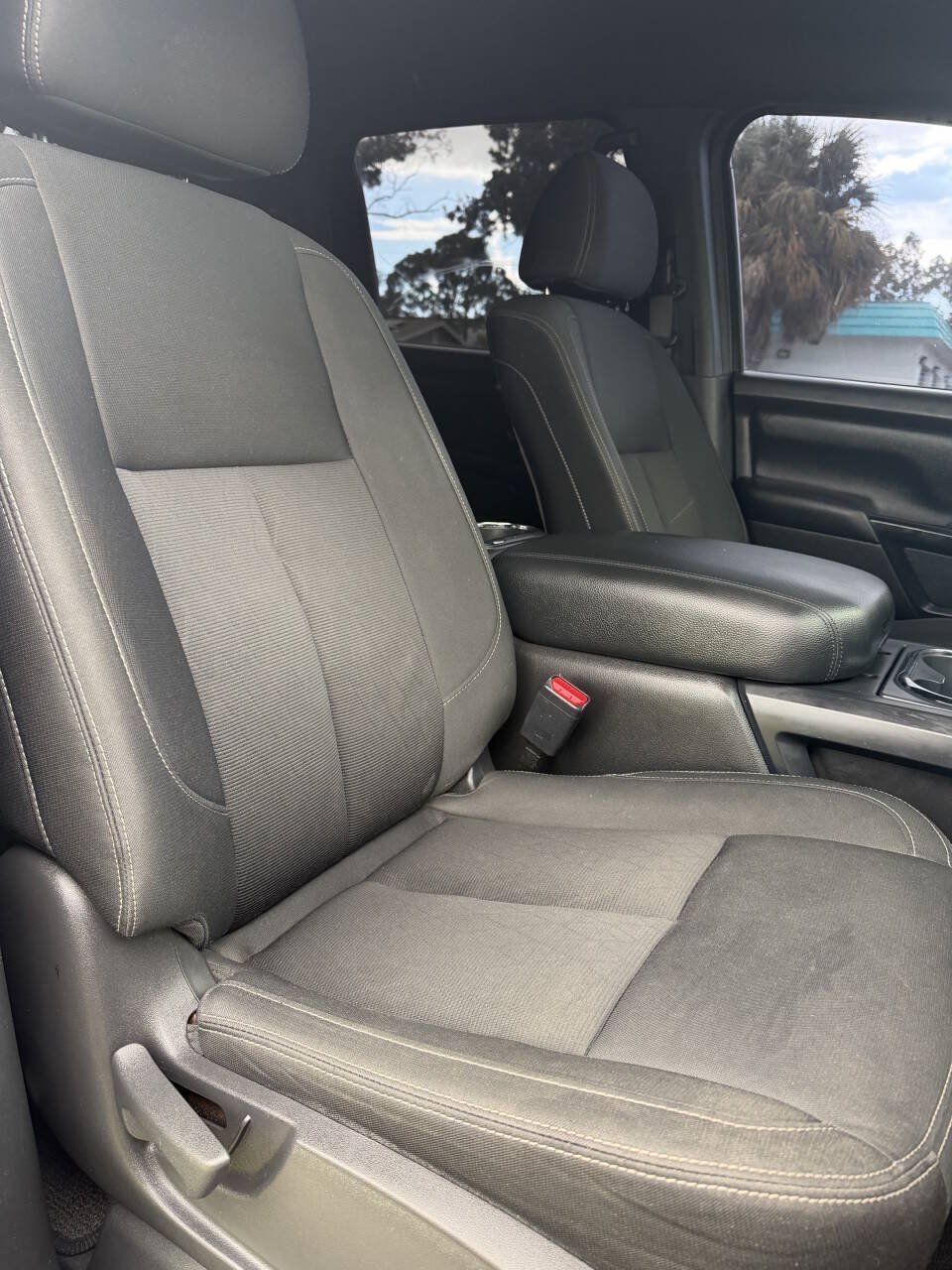 Used 2019 Nissan Titan SV w/ SV Convenience Package AWD/4WD image 10