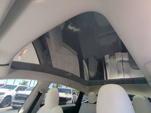 Used 2023 Tesla Model Y Long Range AWD/4WD image 25
