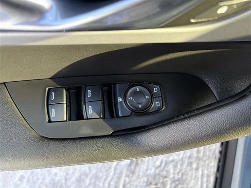 Used 2025 Chevrolet Blazer LT image 9