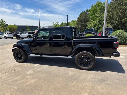 Certified 2022 Jeep Gladiator Overland AWD/4WD image 11