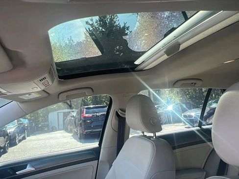 Used 2020 Volkswagen Golf 4-Door image 28