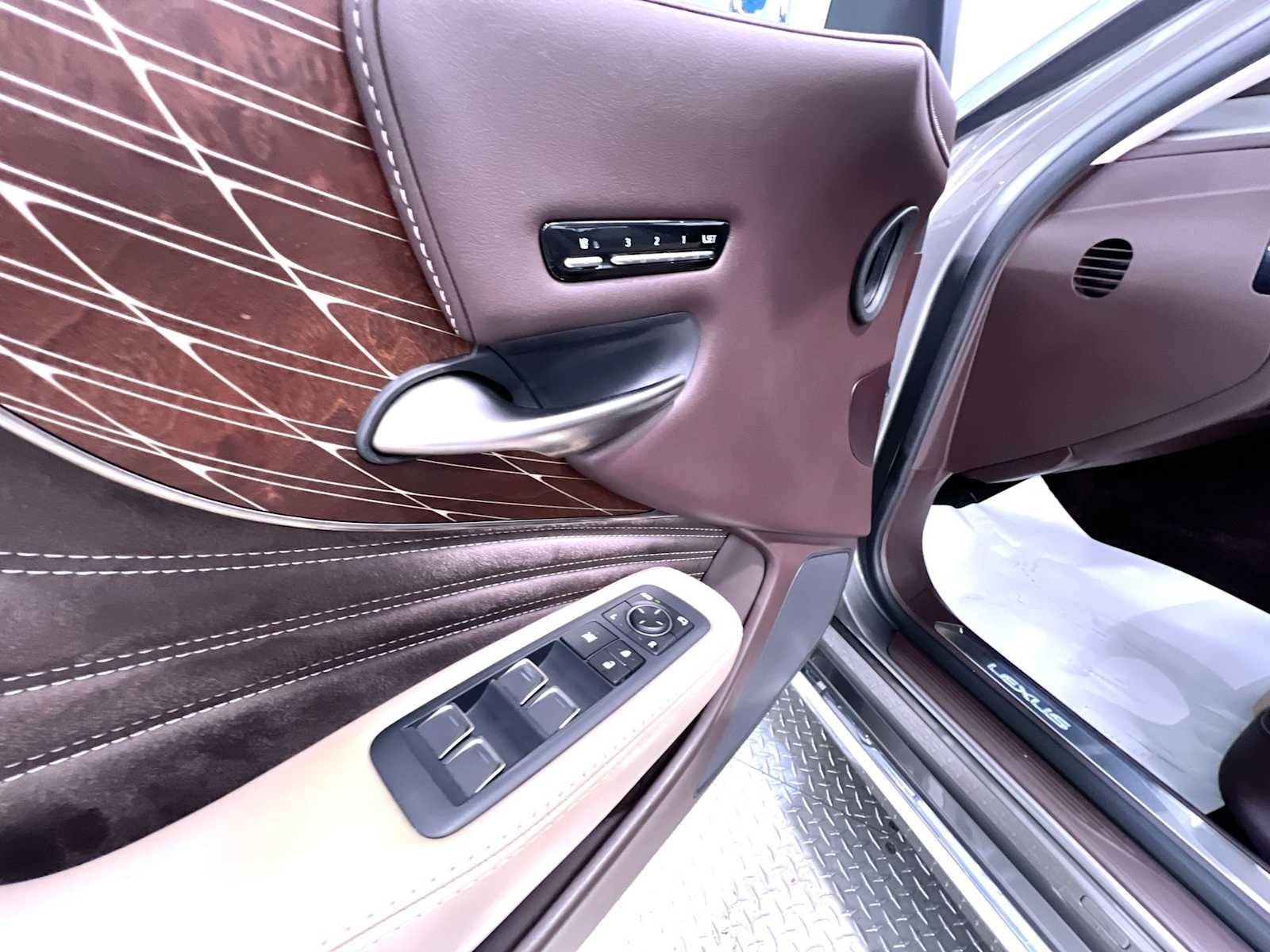 Used 2019 Lexus LS 500 AWD image 12