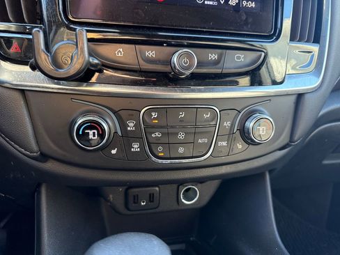 Used 2023 Chevrolet Traverse LT AWD/4WD image 19