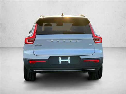 Used 2022 Volvo XC40 P8 Recharge Plus image 4
