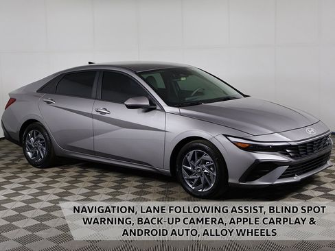 Used 2024 Hyundai Elantra SEL image 1