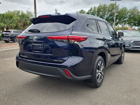 Used 2023 Toyota Highlander XLE image 8