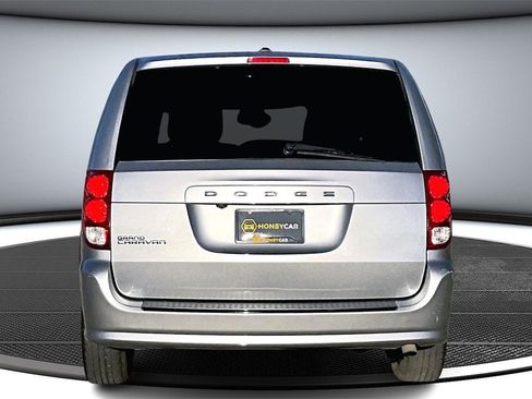 Used 2019 Dodge Grand Caravan SE image 5