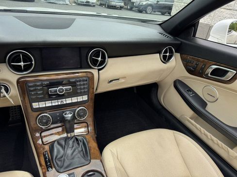 Used 2015 Mercedes-Benz SLK 250 image 29