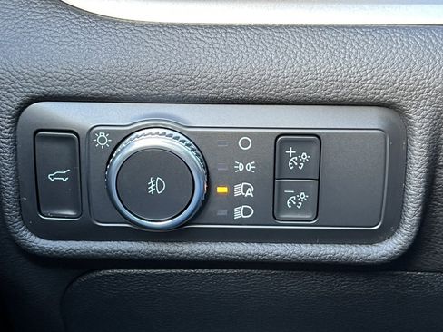 Certified 2022 Ford Explorer XLT w/ Equipment Group 202A image 20