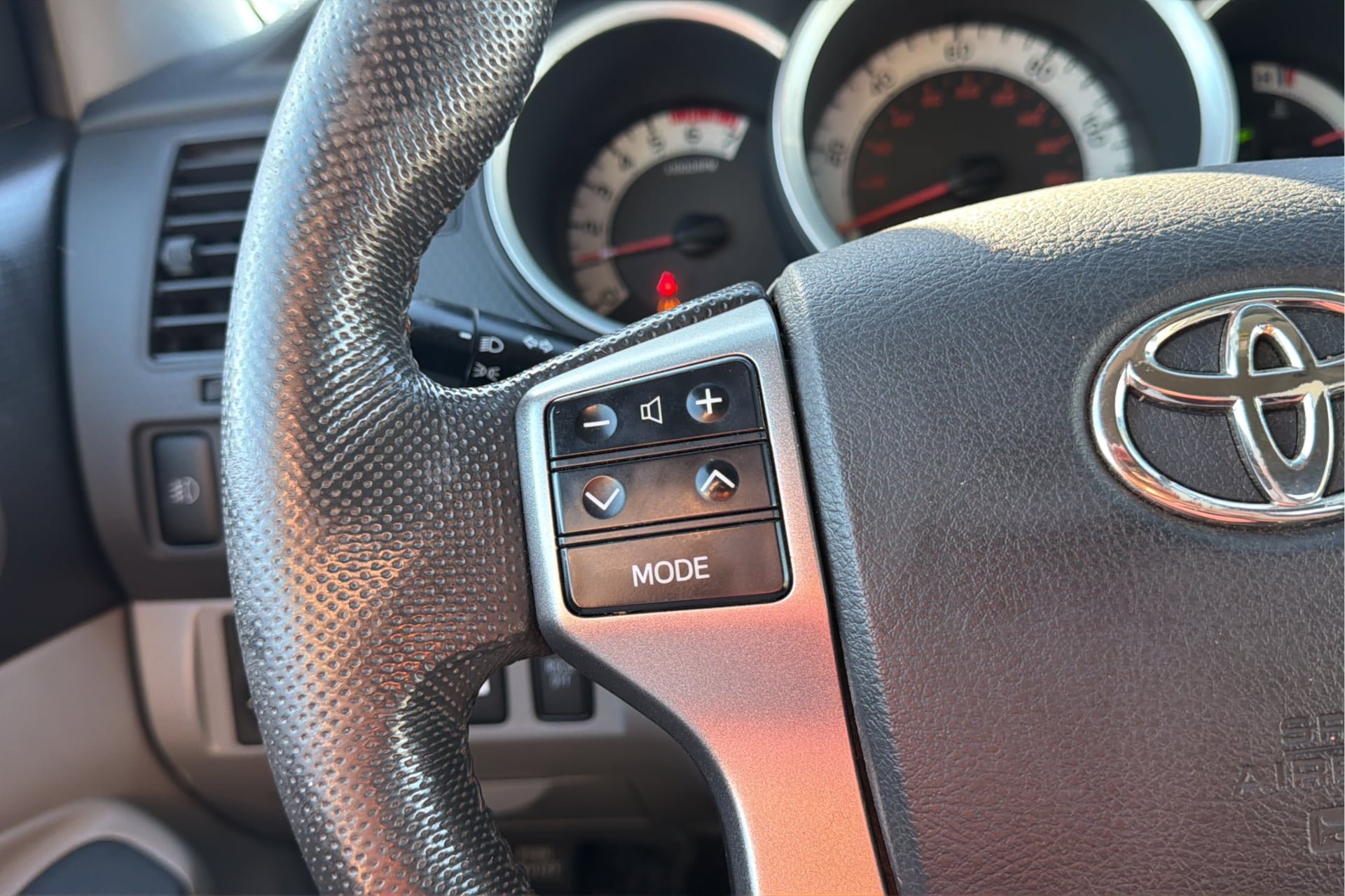 Used 2012 Toyota Tacoma 4x4 Double Cab w/ TRD Off-Road Pkg image 27