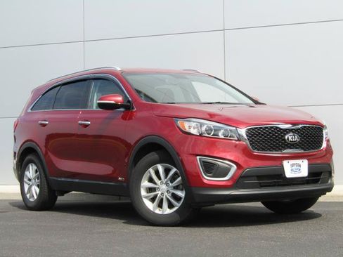 Used 2017 Kia Sorento AWD w/ LX Convenience Package image 1