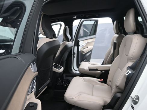 New 2026 Volvo XC90 B6 Ultra image 21