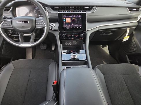 New 2025 Jeep Grand Cherokee Altitude RWD image 9