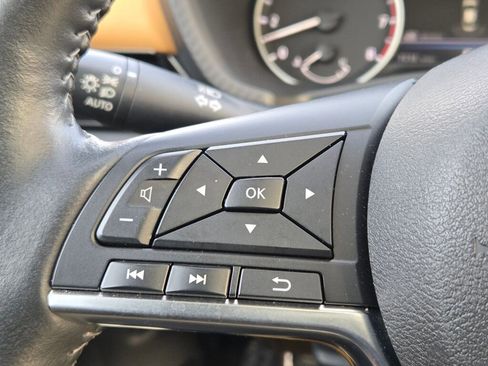 Used 2025 Nissan Sentra SV w/ SV Premium Package image 33