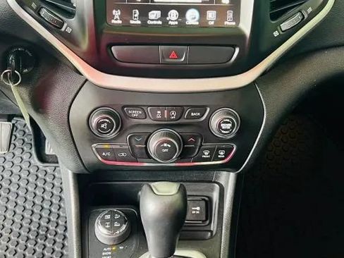 Used 2017 Jeep Cherokee Trailhawk w/ Cold Weather Group AWD/4WD image 14