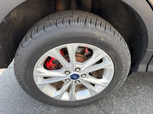 Used 2017 Ford Escape SE w/ Equipment Group 201A AWD/4WD image 14
