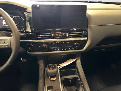 New 2026 Nissan Pathfinder SV w/ SV Premium Package AWD/4WD image 12