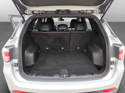 Used 2025 Jeep Compass Trailhawk image 31