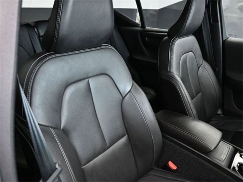 Used 2024 Volvo XC40 B5 Plus image 34