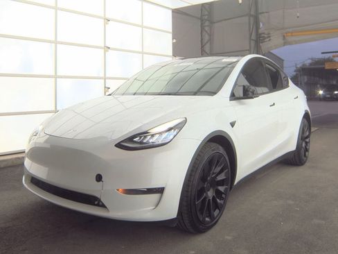 Used 2023 Tesla Model Y Long Range AWD/4WD image 1