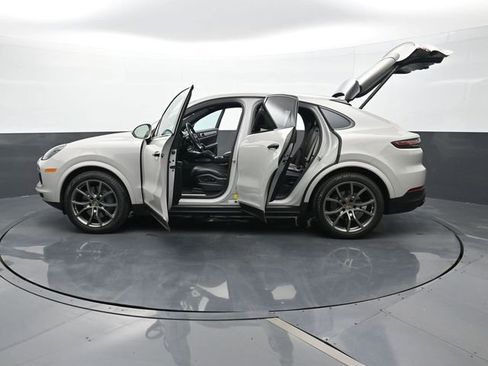 Certified 2022 Porsche Cayenne S AWD/4WD image 30