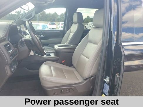 Used 2024 Chevrolet Suburban LT RWD image 16