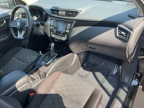 Used 2020 Nissan Rogue Sport SV image 27