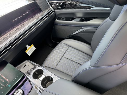 New 2025 Cadillac Escalade IQ Luxury 1 AWD/4WD image 17