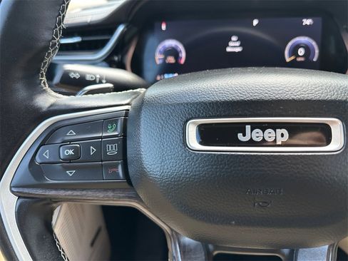 Used 2022 Jeep Grand Cherokee L Limited image 22