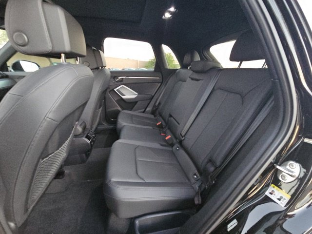 Used 2024 Audi Q3 2.0T Premium w/ Convenience Package AWD/4WD image 8