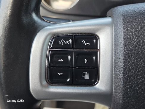 Used 2011 Dodge Challenger SE image 19