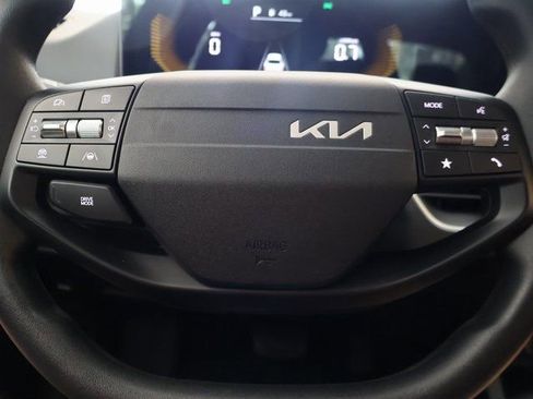 New 2025 Kia K4 LXS image 30