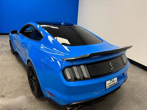 Used 2022 Ford Mustang Shelby GT500 w/ Technology Package RWD image 9