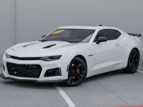 Used 2018 Chevrolet Camaro SS w/ Redline Edition RWD image 7