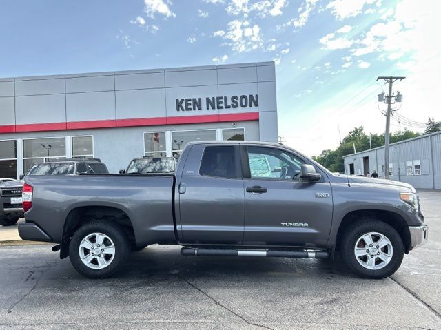 Used 2019 Toyota Tundra SR5 w/ Convenience Package AWD/4WD image 11