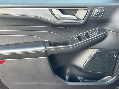 Used 2021 Ford Escape Titanium image 19