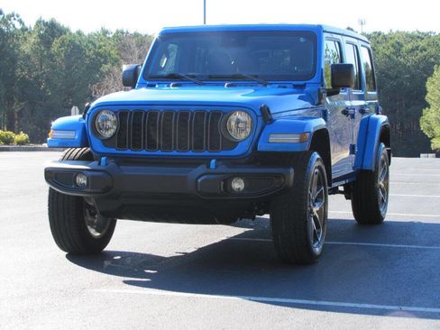 Used 2024 Jeep Wrangler Unlimited image 8